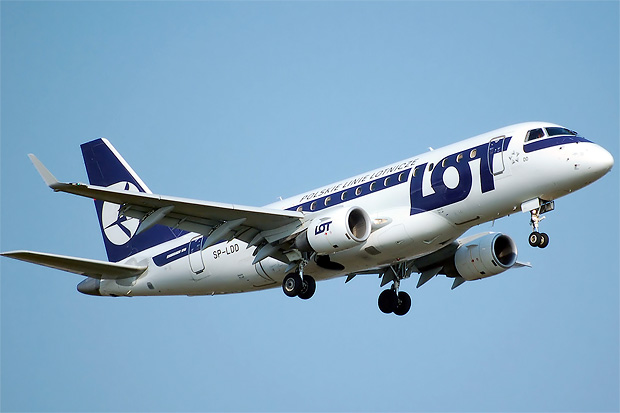 LOT E-170 on approach to London Heathrow. Photo by Adrian Pingstone