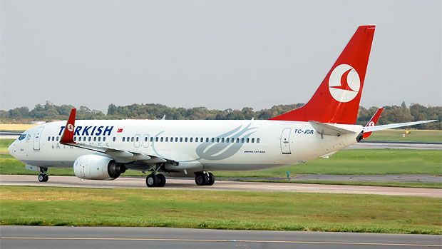 A Turkish Airlines 737-800 (TC-JGR) taxis at Manchester