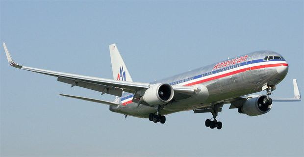 American Airlines 767-300ER N345AN on approach to LaGuardia Airport in New York