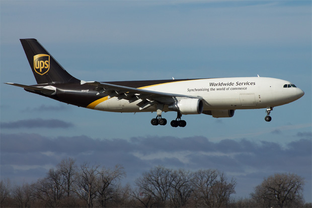 A UPS Airbus A300 (N166UP) delivering Christmas cheer to Des Moines